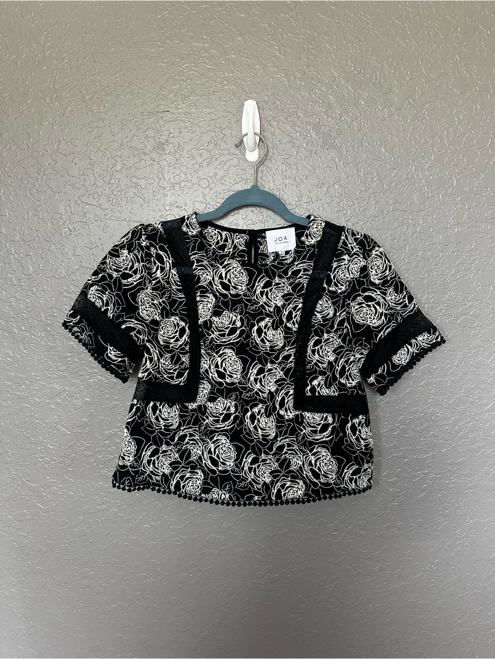 J.O.A. Black & White Rose Short Sleeve Top